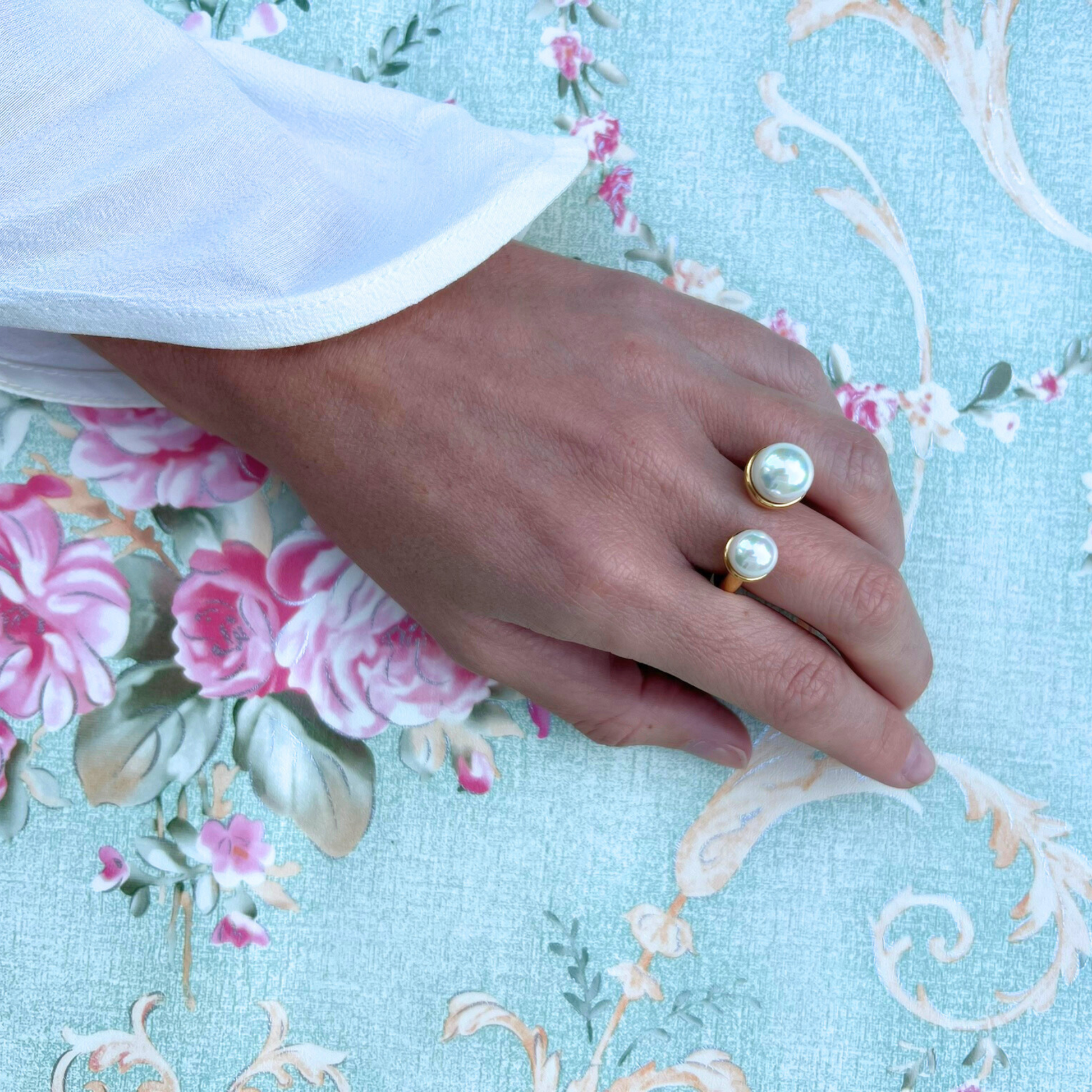 Mirrored Affection Dual Pearl Ring