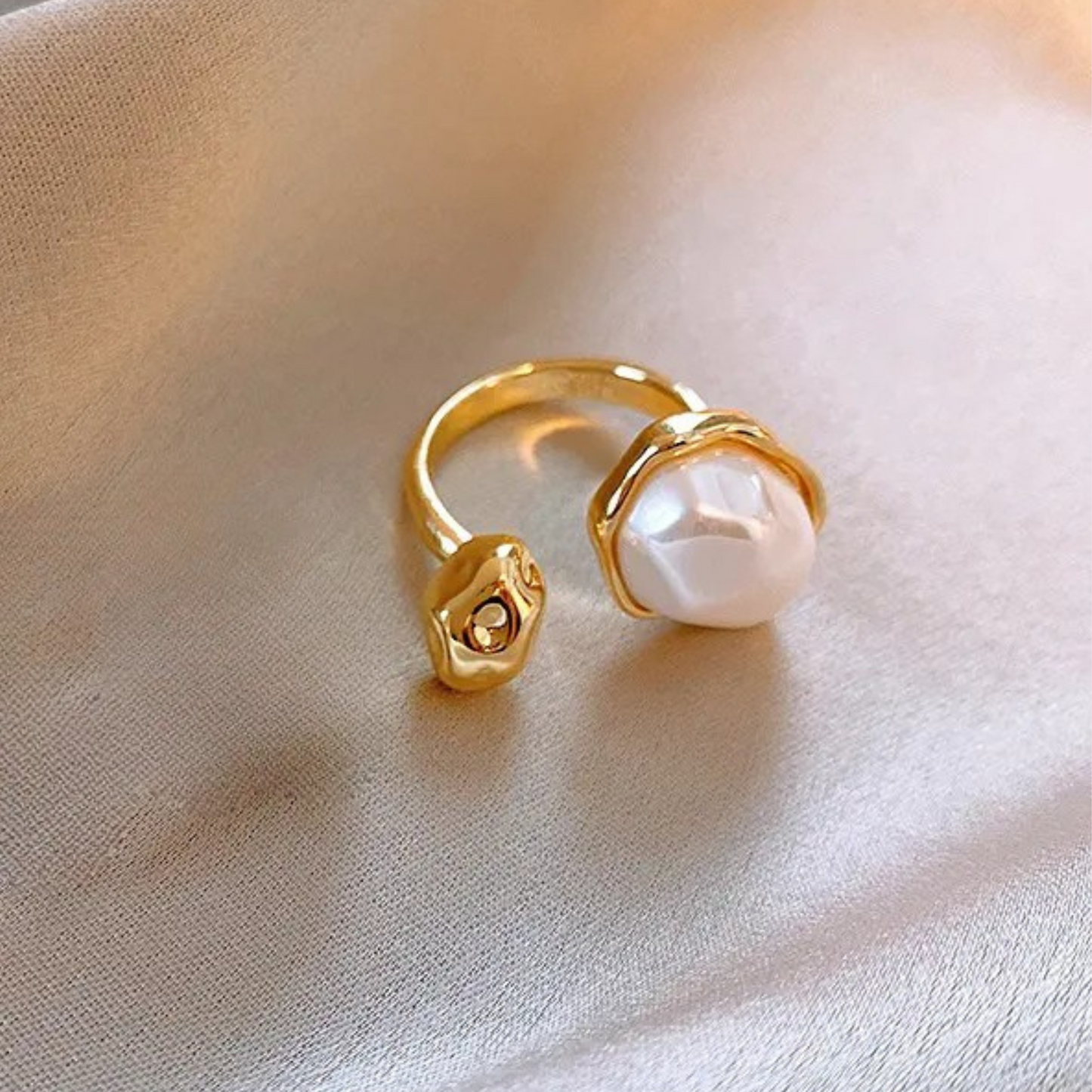 Baroque Memoir Pearl & Pebble Duo Ring