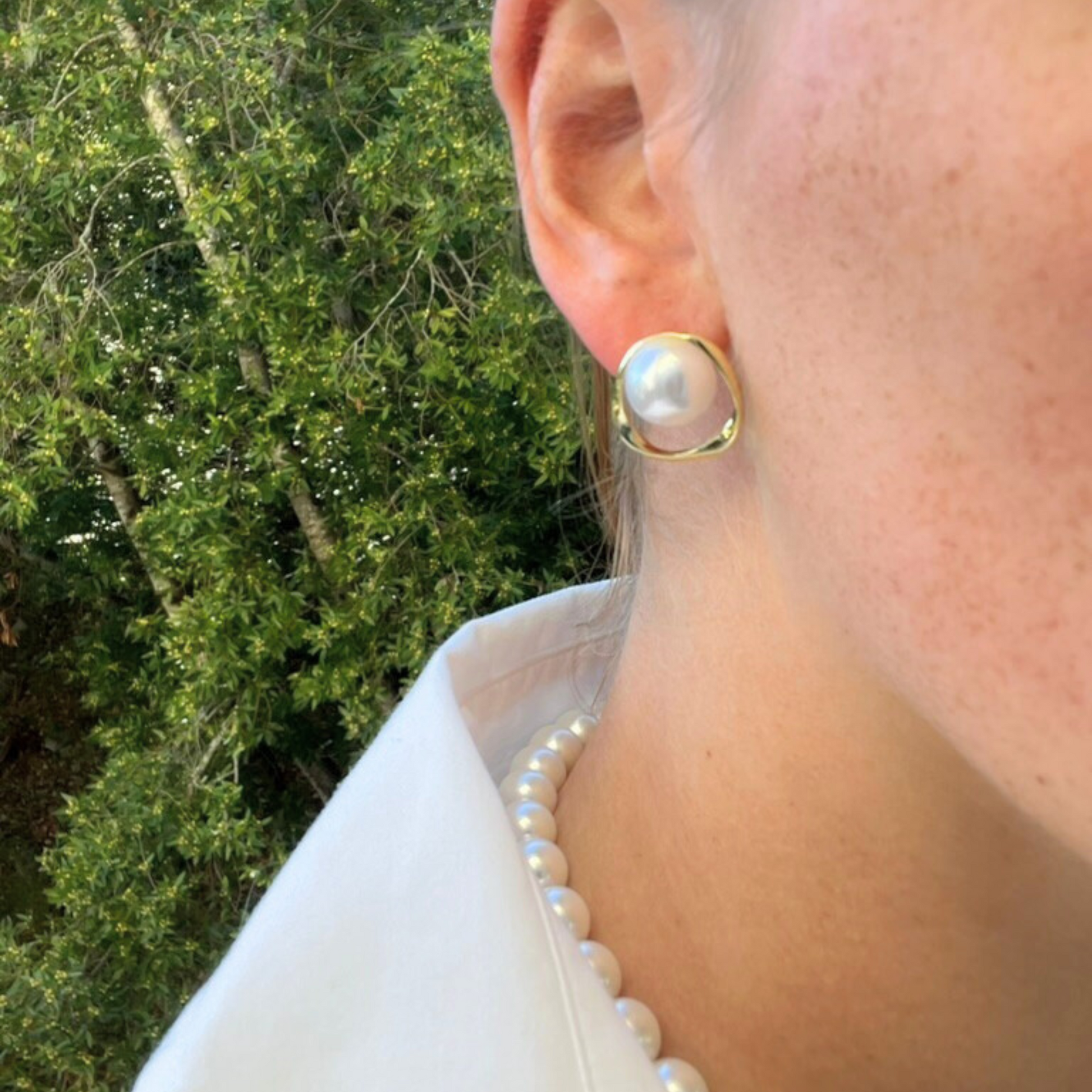 Duchess's Mirror Pearl Orbit Studs